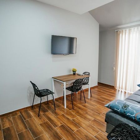 West Apart Hotel Батуми Екстериор снимка