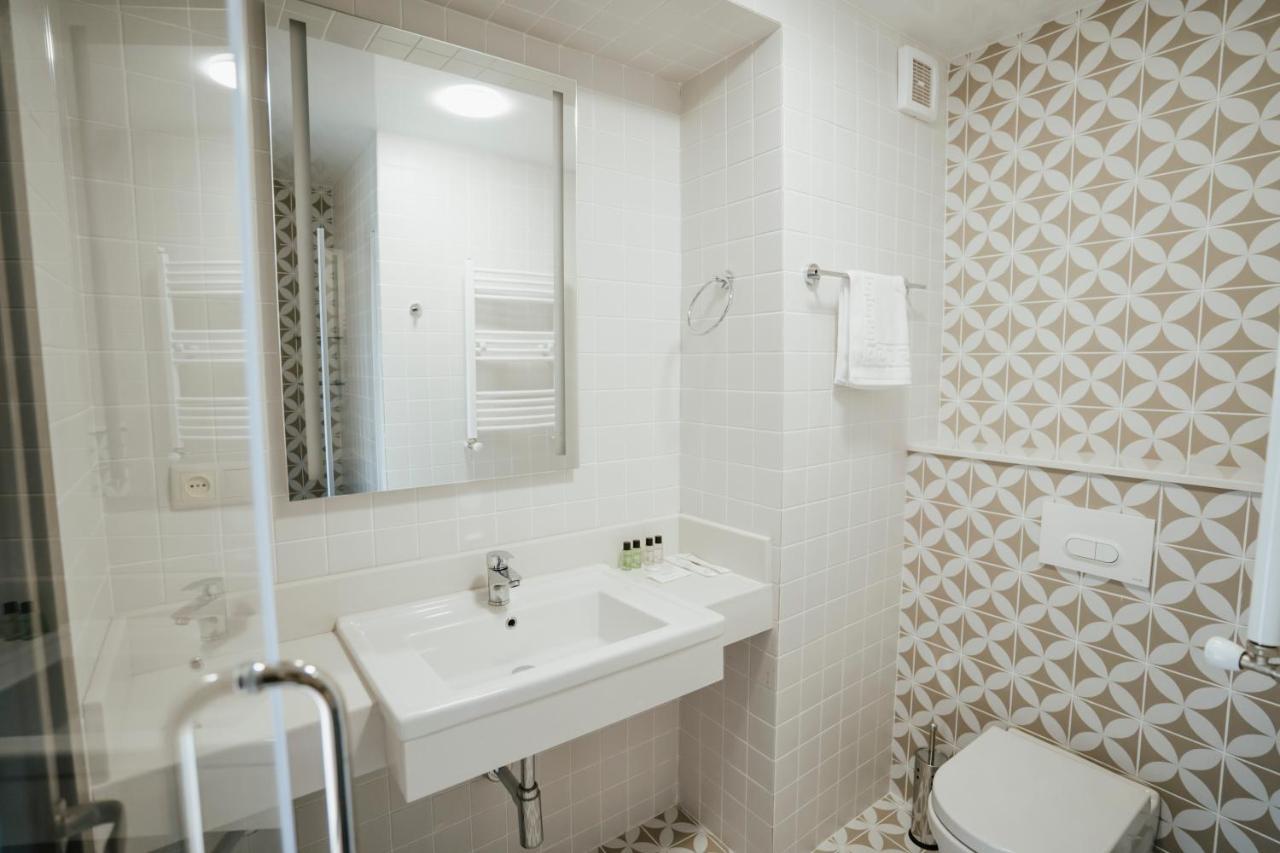 West Apart Hotel Батуми Екстериор снимка