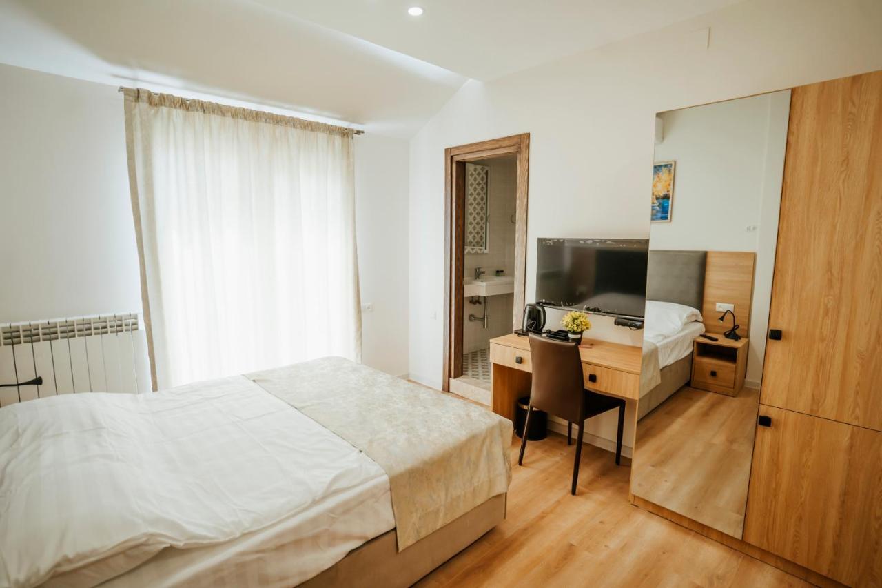 West Apart Hotel Батуми Екстериор снимка