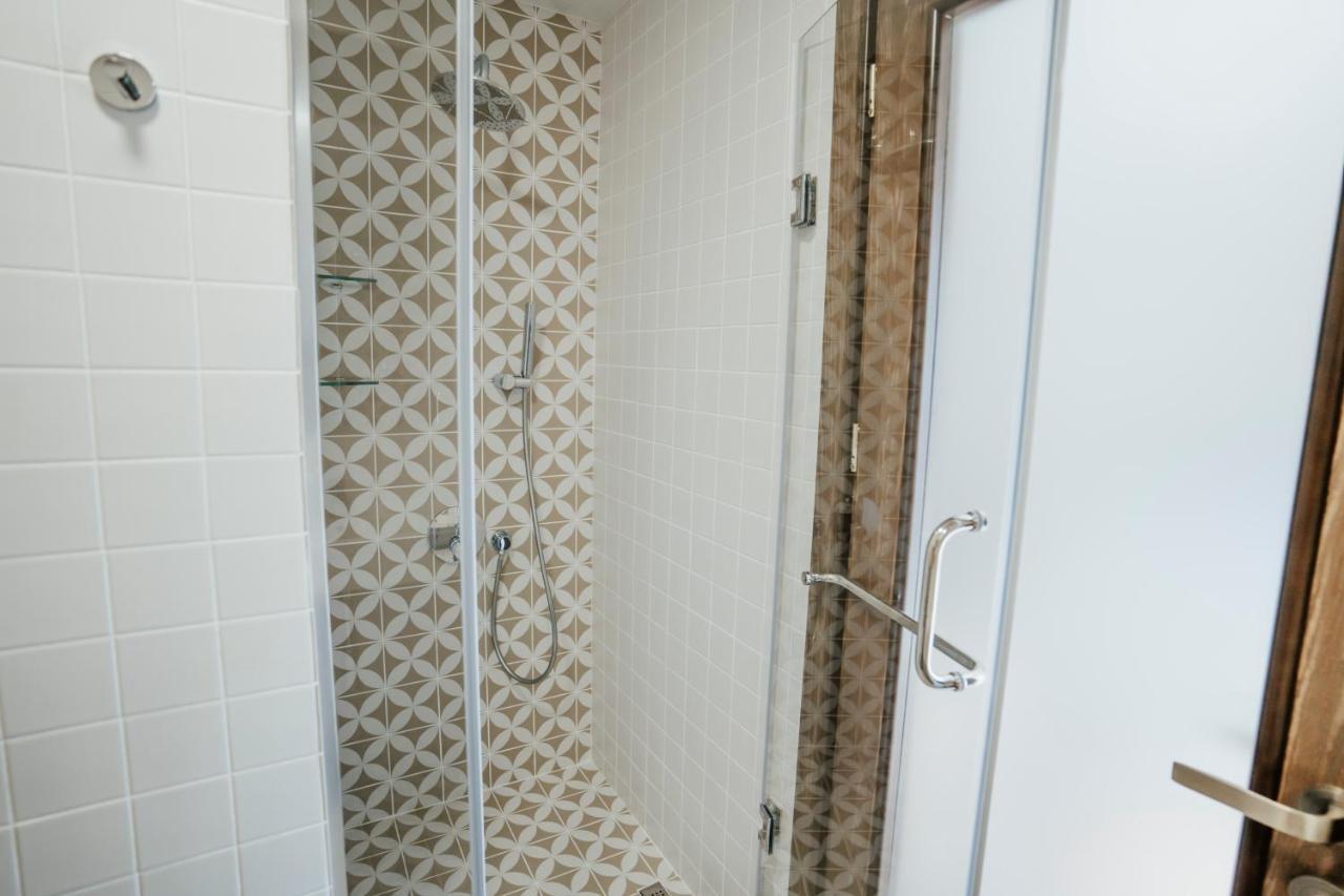 West Apart Hotel Батуми Екстериор снимка