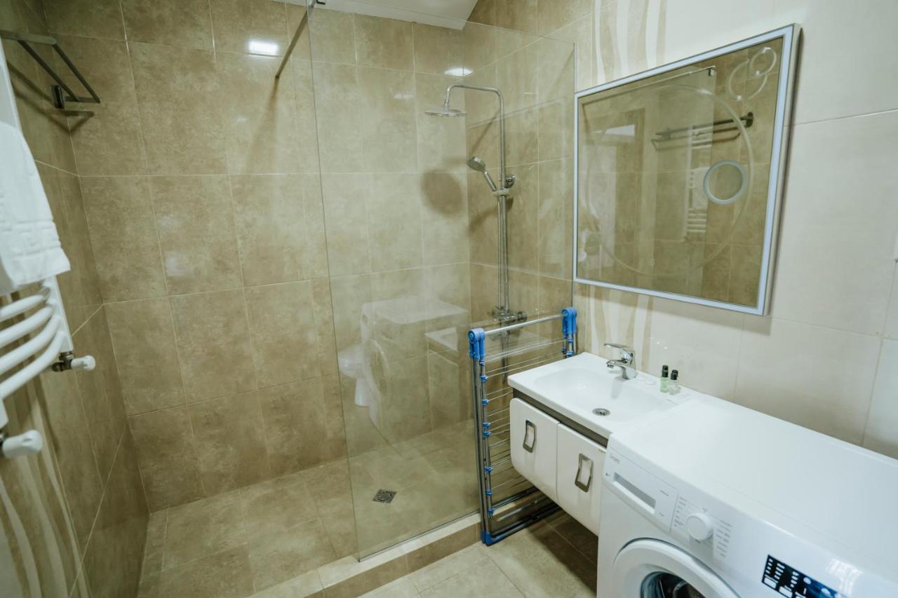West Apart Hotel Батуми Екстериор снимка