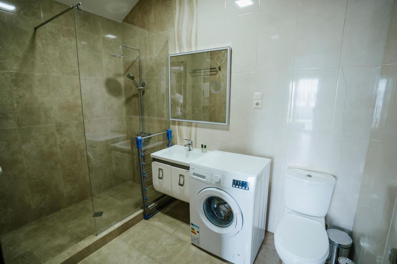 West Apart Hotel Батуми Екстериор снимка