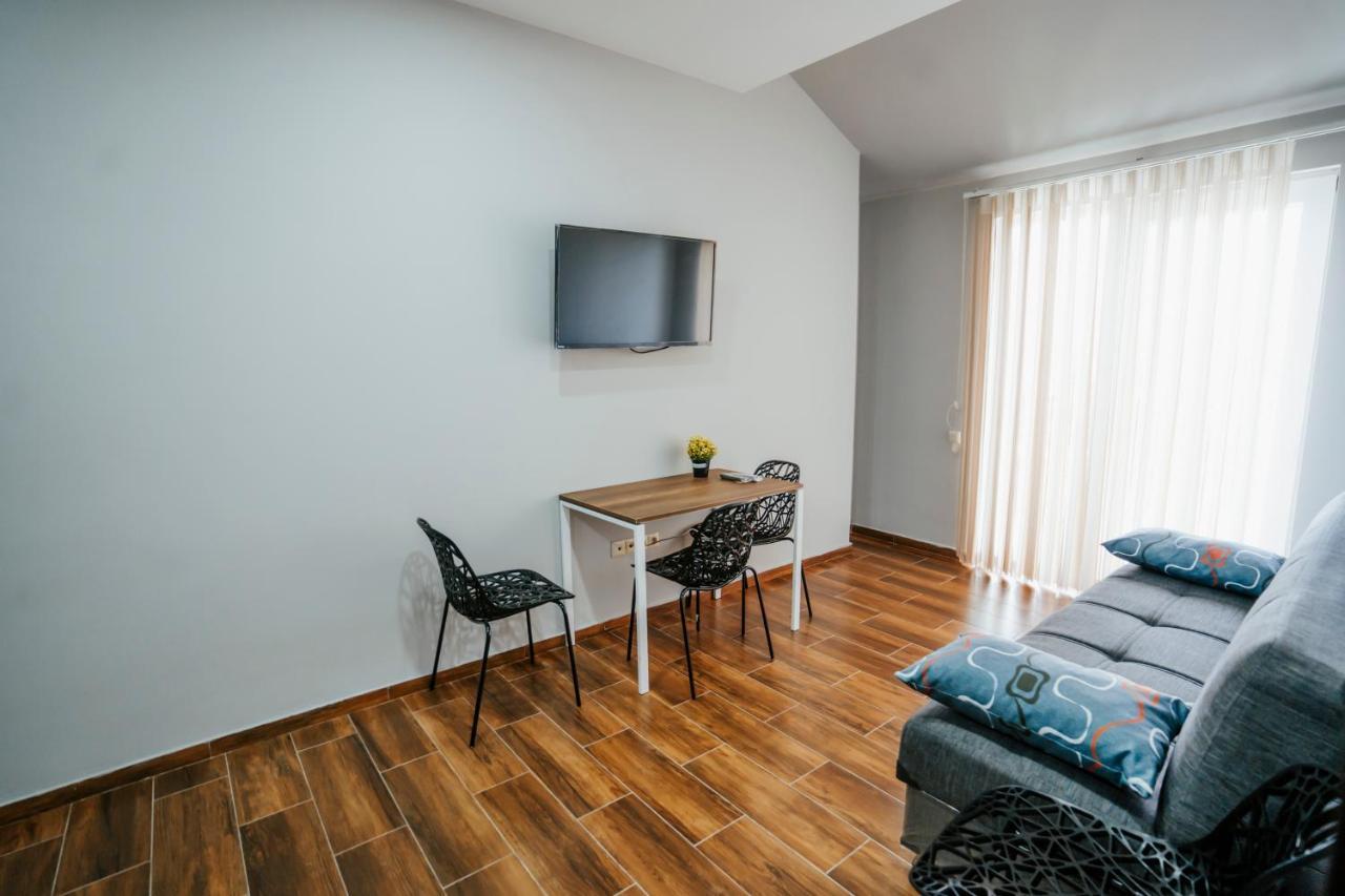 West Apart Hotel Батуми Екстериор снимка