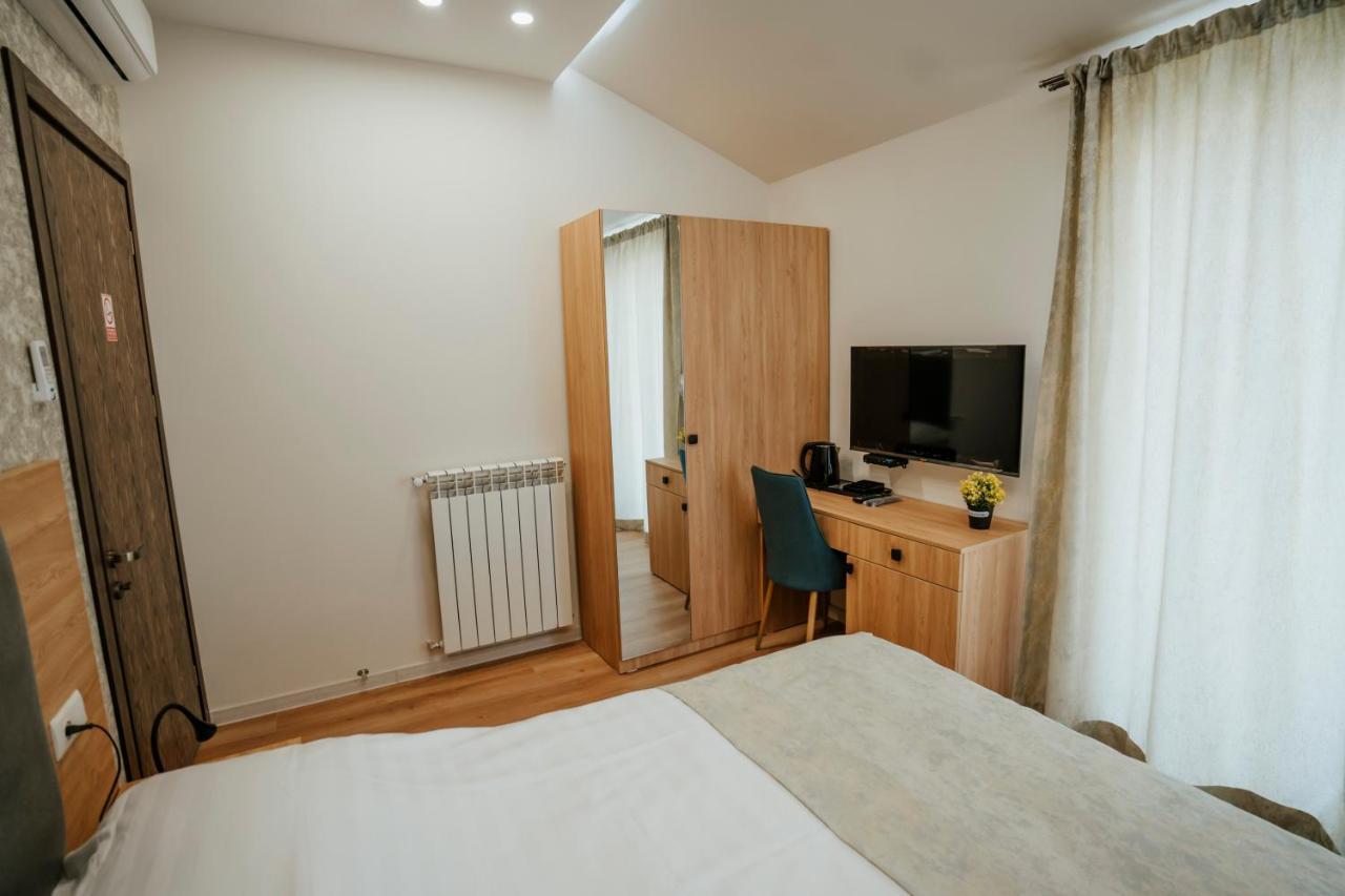 West Apart Hotel Батуми Екстериор снимка