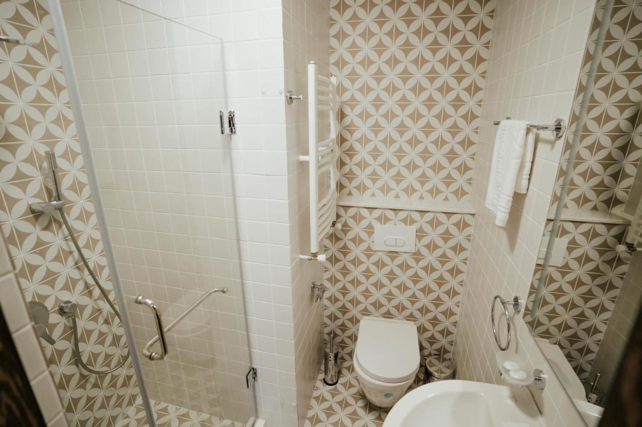West Apart Hotel Батуми Екстериор снимка
