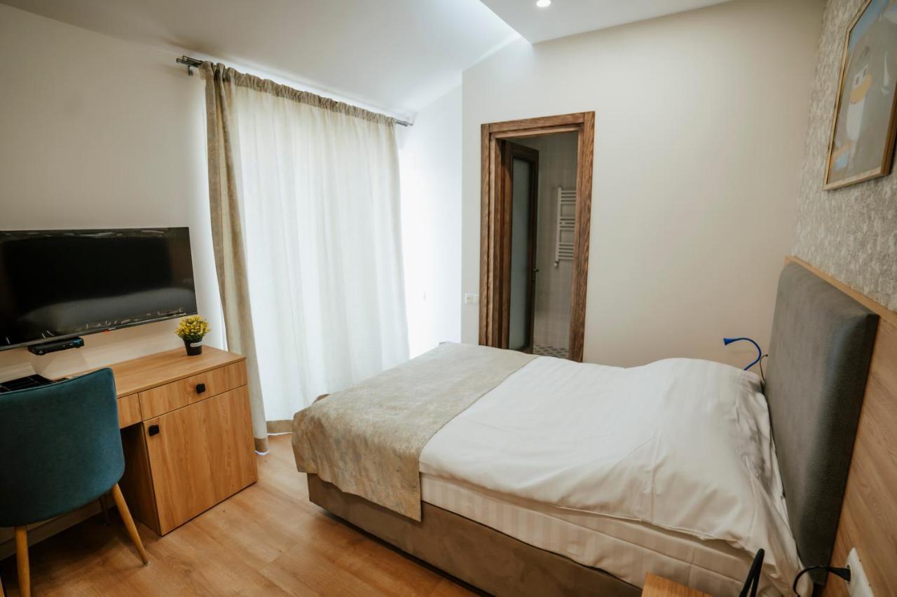 West Apart Hotel Батуми Екстериор снимка
