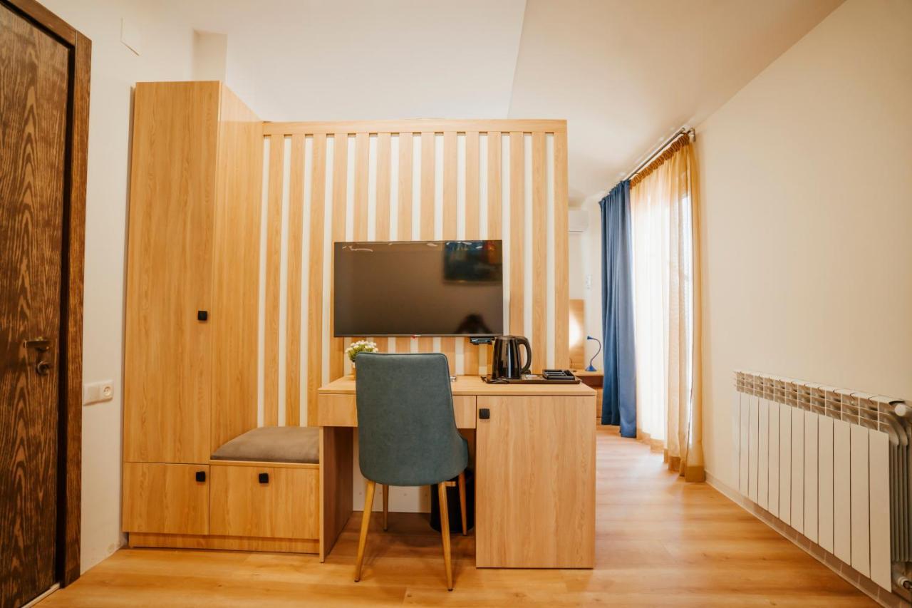 West Apart Hotel Батуми Екстериор снимка