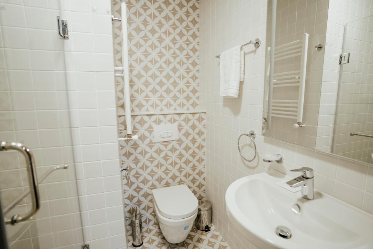 West Apart Hotel Батуми Екстериор снимка