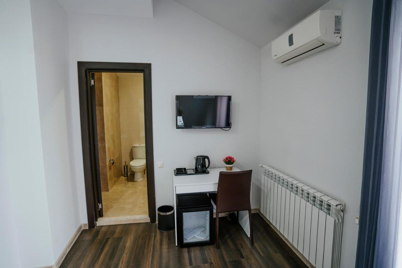 West Apart Hotel Батуми Екстериор снимка