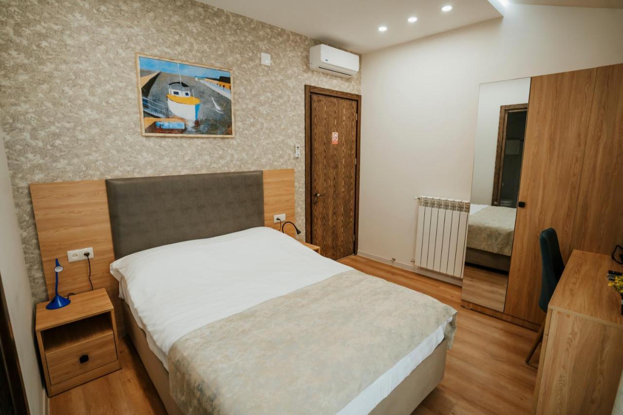 West Apart Hotel Батуми Екстериор снимка